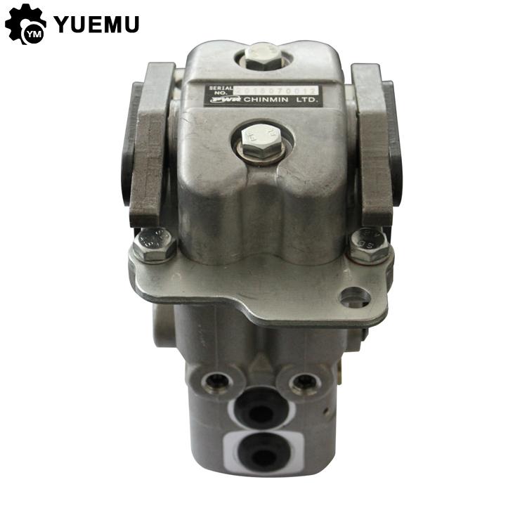 Pedal Valve 702-16-04450 7021604450 for Komatsu Pedal Valve PC60-7