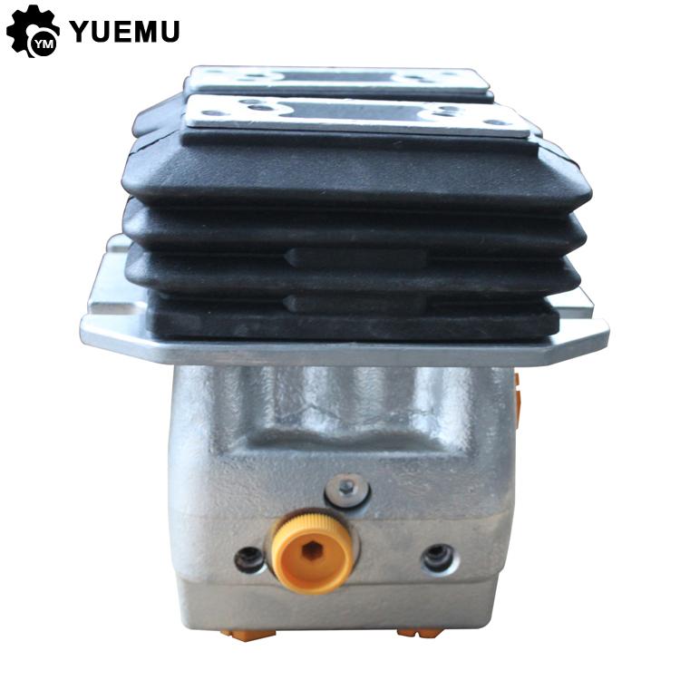 Pedal Valve YN30V00105F2 for Kobelco Pedal Valve SK200-8 
